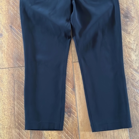 Lululemon On The Fly Crop *Woven 23" Black 2 - Picture 8 of 15